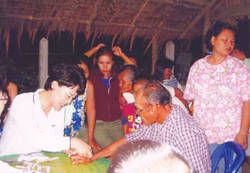 태국 주민들 "수지침 굿이에요"