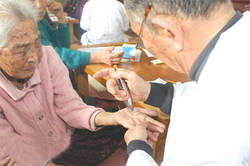 "봉사단 오는 날만 기다려져요"