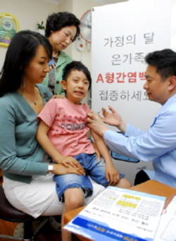 “가정의 달, 온 가족 A형간염 예방해요”
