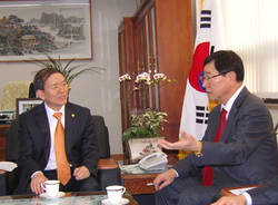 이한우 회장, 윤여표 식약청장 예방