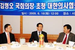 경만호 회장, 김형오 의장 만나 “의료제도 개혁 시급” 역설