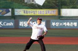 이대목동병원 신상진 교수, 프로야구 시구 진행