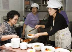 진수희 장관, 친서민정책 행보 시작