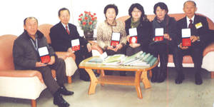 자원봉사 실시 공로 표창장받아