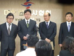 한의협, 노 전 대통령 침 시술자 검찰 수사 요청