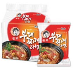 집에서 정통 부대찌개 맛을 즐긴다