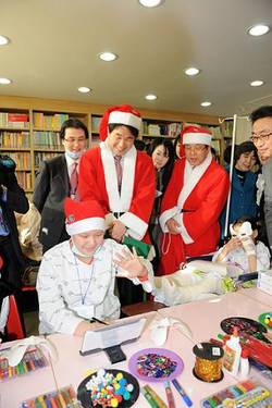 이주호 교과부 장관, 세브란스 어린이병원 방문