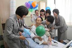 감사합니다~ 고맙습니다~ 환자들에게 어버이날 카네이션 전달