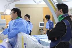 "대전선병원에 비수술 치료법 배우러 왔어요"