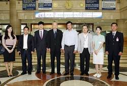 “싸바이디, KUIMS!” 강동경희대병원 견학한 라오스 전 수상 가족