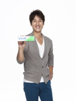GSK 센소다인 새 모델에 이선균