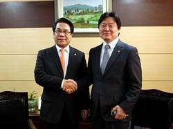 의사-약사 수장 얼굴 맞댔다 "화해 물꼬 트나"
