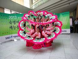 환자와 가족을 위한 전통 무용 공연