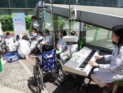 “햇살 받으며 힐링해요”
