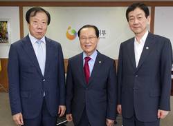 김광태 IHF 회장·김윤수 병협 회장, 장관 예방