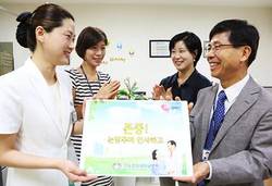 눈 맞추며 인사하고! 존중캠페인
