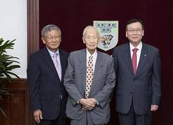 "의학발전과 교육환경 개선에 써달라"