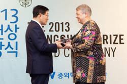 JW중외그룹 참 의료인 발굴 앞장