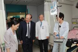 보호자 없는 병원 "잘되고 있나"