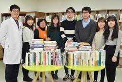 건양대 병원관리학과 학생들 병원에 도서 기부