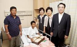 약사회, 눈 수술 후원한 캄보디아 어린이에게 사랑 선물