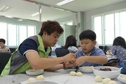 추석맞아 아이들과 '쌀 찐빵 만들기' 체험