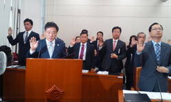 식약처 국감 스타트…정승 처장 선서