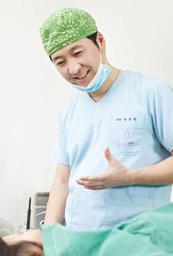 맞춤형 여성성형수술 산부인과 전문의 찾아야