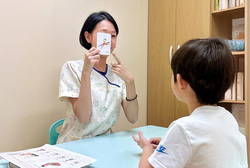 또래보다 말이 늦은 아이, 언어치료가 필요한 시점은?