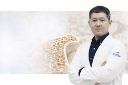 이유없는 허리 통증, 골다공증성 척추 골절 신호일 수 있어