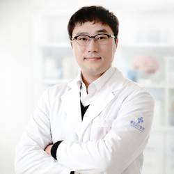 특별한 원인 없이 반복되는 손 떨림… '본태성 진전' 의심