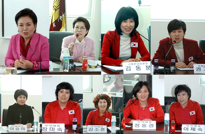 최영희 중앙회장, 송부자 부회장(위원장),김동분 국제분과위원장, 권기형 국제트레이너, 이승미 트레이너를 비롯해 국가대표 선수들.