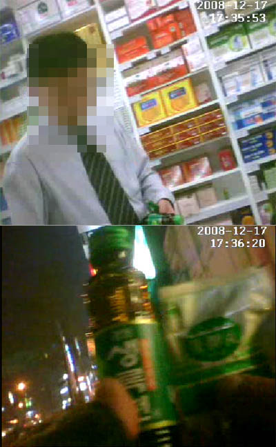 촬영자가 '카운터'로 의심되는 약국종업원으로부터 소화제를 구입하고 있다.