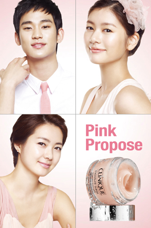 위 왼쪽부터- 김수현, 정소민.