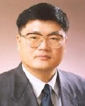 최근 식약청장 후보로 급부상 하고 있는 정상혁 전 청와대 복지비서관. 정 전 비서관은 연대의대 출신으로 의사협회의 강력한 지지를 받고 있다는 후문이다.