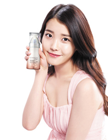 ‘차가발효 화이트 리포좀 100 세럼’ 모델 아이유.