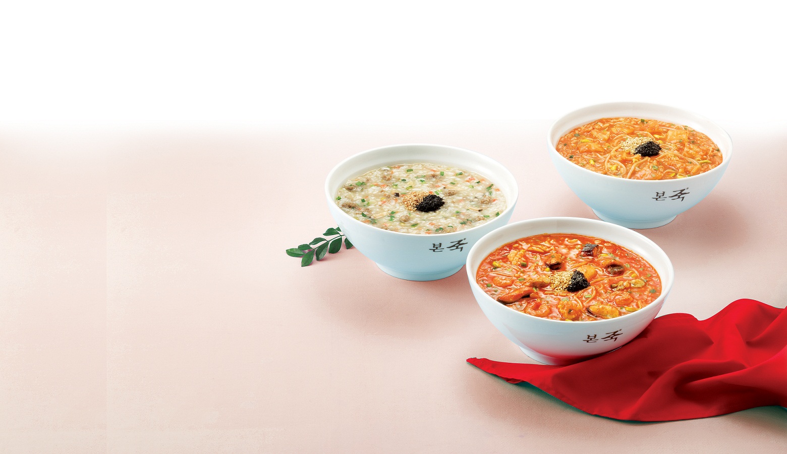 죽 전문점 본죽이 신메뉴 3종을 출시했다. 가격은 7000~9500원 대로 남녀노소 누구나 부담없이 맛있는 식사를 즐길 수 있다. 특히 본죽은 신메뉴 출시를 기념해 오는 31일까지 신메뉴를 구매한 고객들을 대상으로 해외여행 경품응모 이벤트를 펼친다.