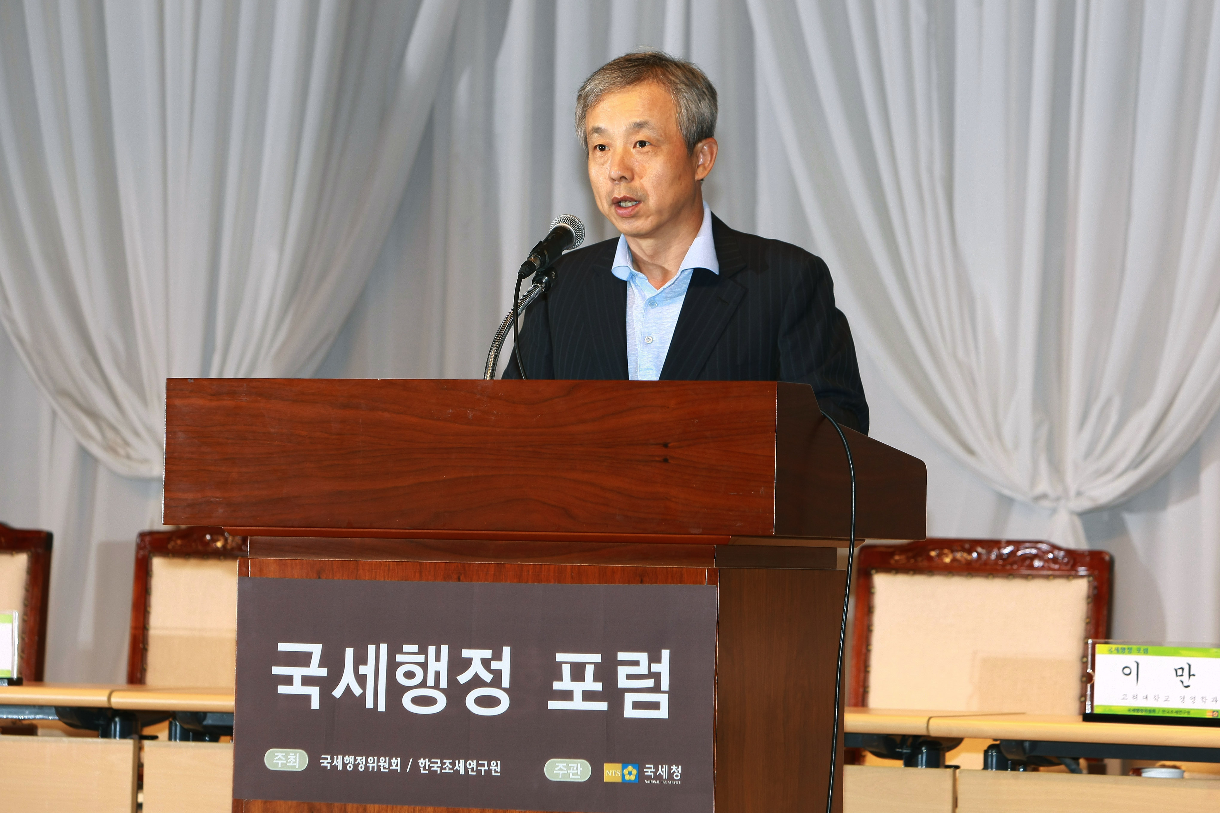 이현동 국세청장은 부산청장 1급 격상 등 조직확대 개편을 청와대 파견 때부터 착실히 준비, 서울청장-차장-국세청장 때 이를 현실화 시켰으며, 당시 청와대에선 임경구 중부청 조사4국장, 본청 차원에선 김은호 부산청장(당시, 기획조정관), 김영기 국세청 재산세국장(당시, 운영지원과장) 등이 최일선에서 핸드링을 해 이같은 성과물을 도출한 것으로 알려졌다.
