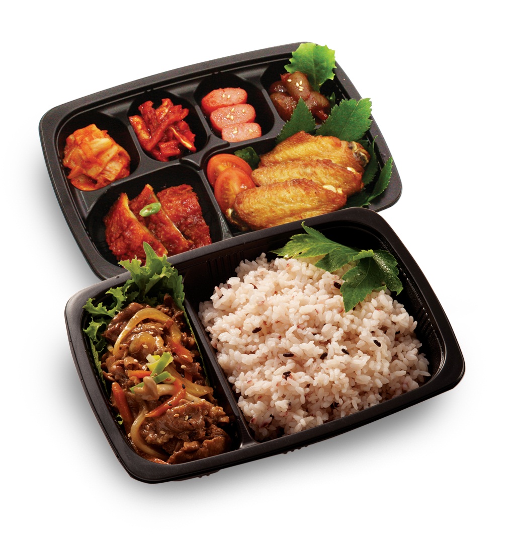 특히 본죽은 포장고객이 전체 매출의 6~70%를 차지할 정도로 인기가 높다는 것을 착안, 테이크아웃 고객들에게 ‘중(中)포장’과 ‘소(小)포장’ 서비스로 차별화된 혜택을 제공하고 있다.