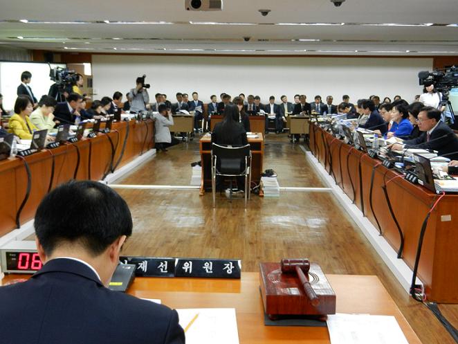 복지부는 제약 5대 핵심과제를 통해 오는 3월 '제약산업 5개년 종합계획을 수립' 이를 발표할 방침이다.<사진은 지난해 국회 복지위의 복지부에 대한 국정감사 장면.>