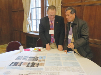 1985년 고려수지침을 배운 프랭크 유라색 선생과 기맥, 금경에 기감요법을 설명.