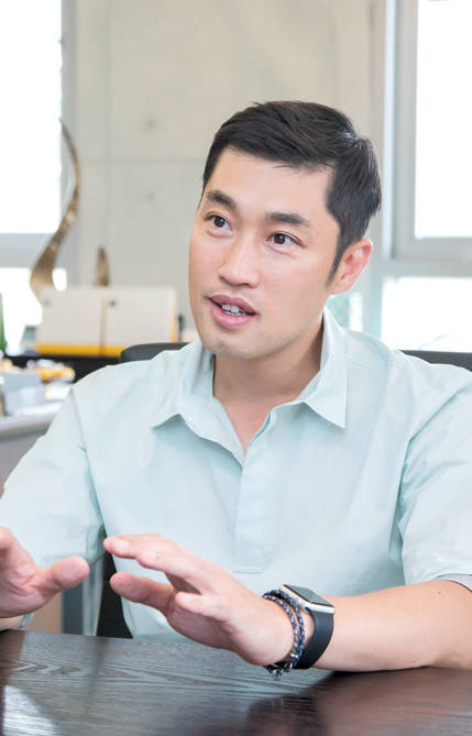 세계 각지에서 한국화장품의 우수성을 알리는데 최선을 다하겠다고 밝히는 이진욱 대표.