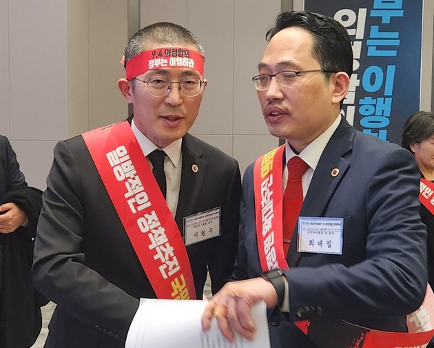 의대증원 저지 손잡은 이필수-최대집… "강력한 투쟁" 경고