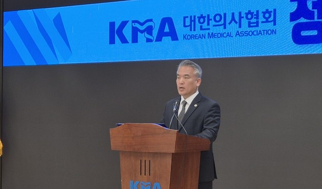 의협 "의대증원 책임자 전원 고발… 응급의료 개혁 속도 내야"