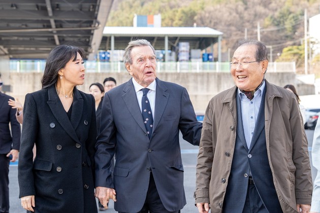 슈뢰더 전 독일 총리 부부 콜마그룹 방문