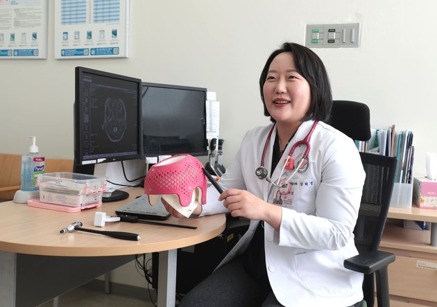 아기 두상, 고가 '교정 헬멧'보다 중요한건 '생활습관'