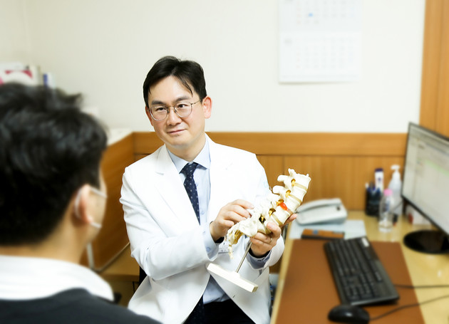 "명절 후 엉덩이·다리 저림 지속된다면… '좌골신경통' 의심"