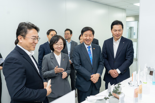 "K-뷰티, AI·디바이스 융합된 미래 전략산업"