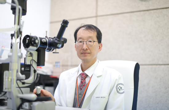 고령층 눈 건강 적신호… 백내장·황반변성·당뇨망막병증 '동시 발병' 주의