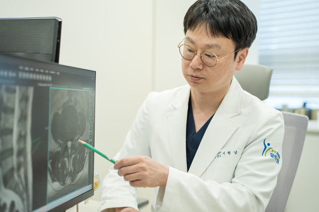 30~40대 늘어나는 목·허리디스크… "초기치료가 만성 통증 막아"